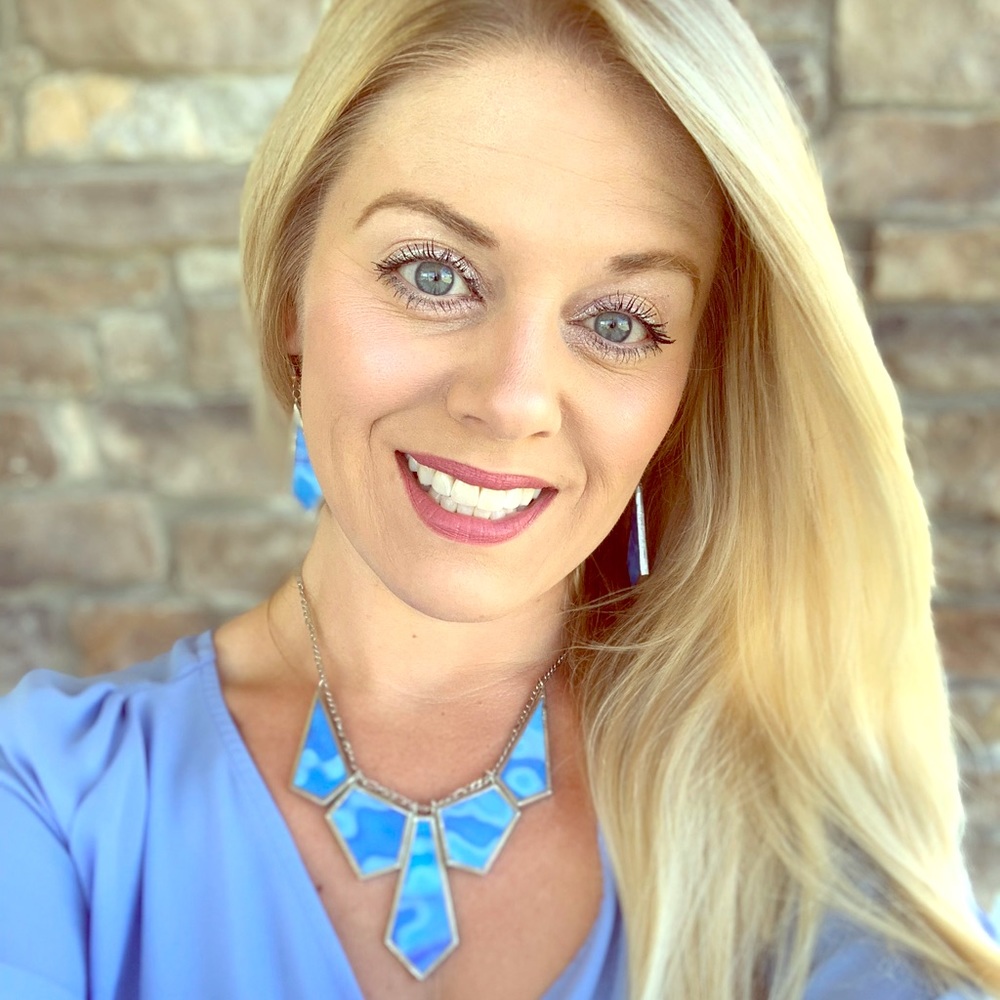 Hi Poshers! 🌼🌿